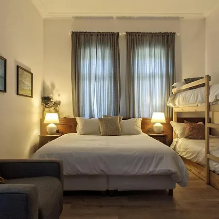 Seven Cafe&hotel Bed & Breakfast 4*