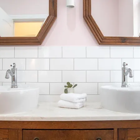 Seven Cafe And Panzió 4*