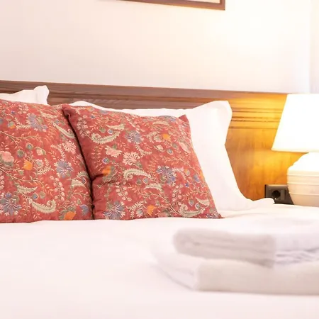 Seven Cafe&hotel Bed & Breakfast