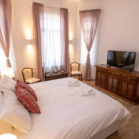 Panzió Seven Cafe And Pogradec