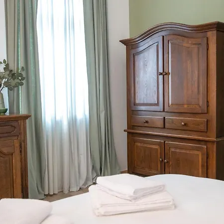 Panzió Seven Cafe And Pogradec