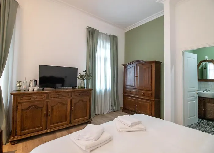 住宿加早餐酒店 Seven Cafe And 4*