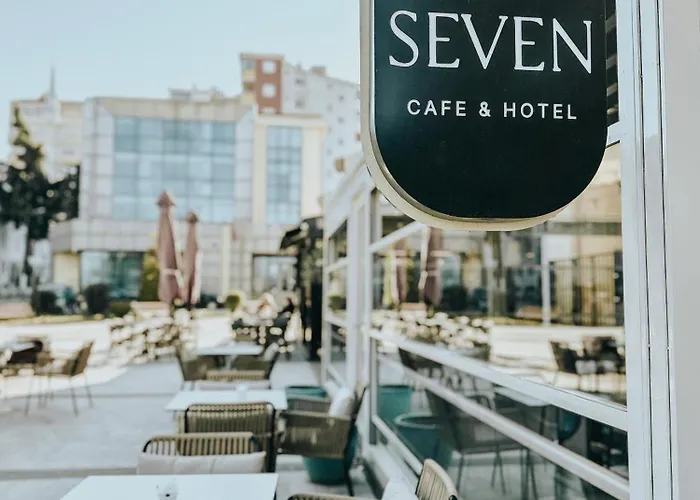 Seven Cafe And 住宿加早餐酒店 波格拉德茨
