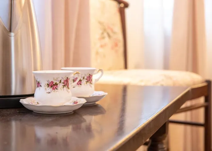 Seven Cafe And 住宿加早餐酒店 4*