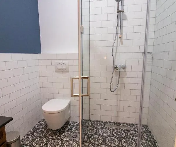 Seven Cafe And 4* 波格拉德茨