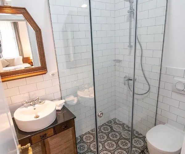 Seven Cafe And 4* 波格拉德茨