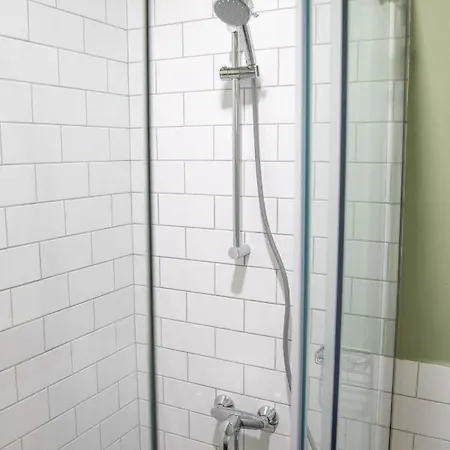 Bed and Breakfast Seven Cafe And Πόγραδετς