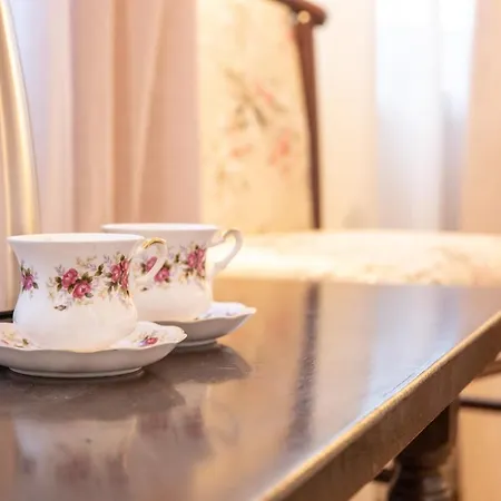 Seven Cafe And Bed and Breakfast 4*