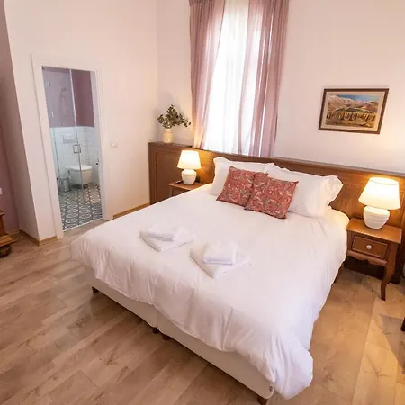 Bed & Breakfast Seven Cafe &