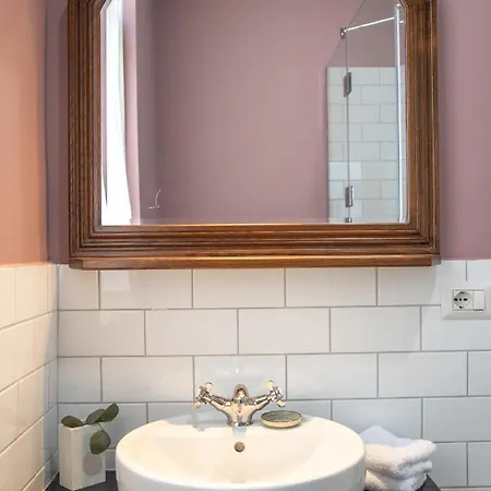 Seven Cafe And Bed and Breakfast