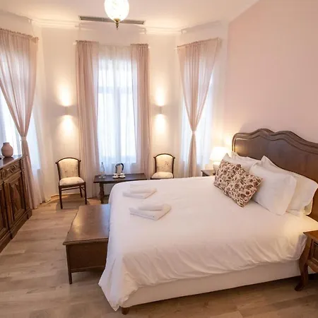 Seven Cafe & Bed & Breakfast *