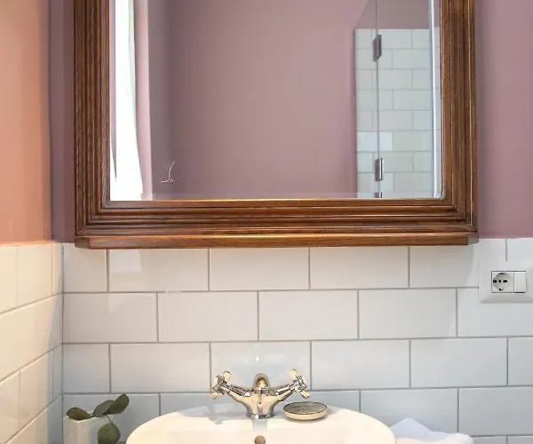 Seven Cafe And Bed & Breakfast